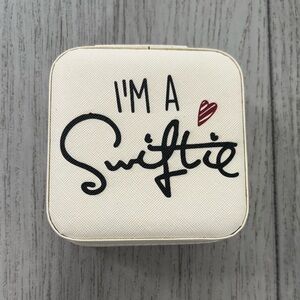Taylor Swift jewelry box travel. EUC.

“I’m A Swiftie.” Measurements in photos.